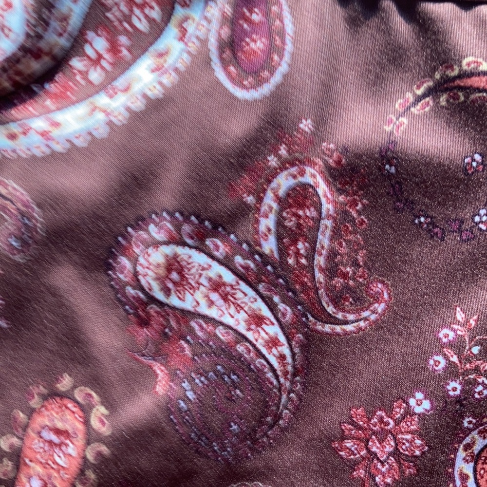 3/$15 SO top sporty scoop neck paisley print top shelf bra & cut out boho casual - Picture 13 of 14